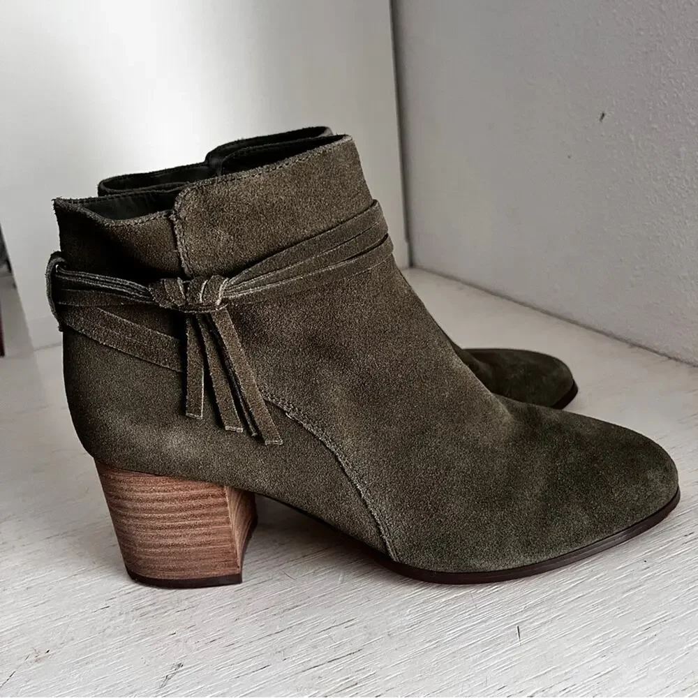 Violet & Red Jenna olive green suede ankle boot block heel size 9.5